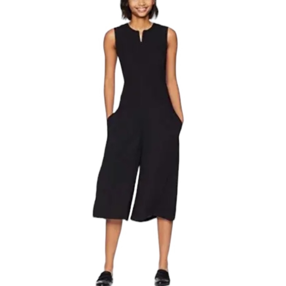 NWT Vince Camuto Black Crepe Zip front Wide Cropped Leg Jumpsuit - 6